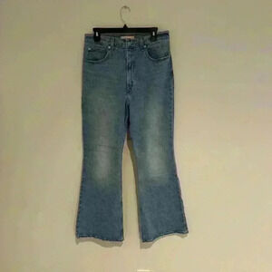 Levi’s 70s High Flair Light Wash Jean 30W Like New